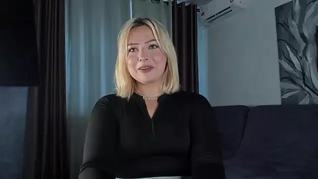 Discover our girls online shows and discover the company of countless livestreamers, with stunning shapes, sex toys and more.