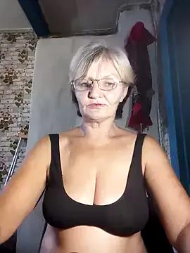 Discover our girls online shows and discover the company of countless livestreamers, with stunning shapes, sex toys and more.