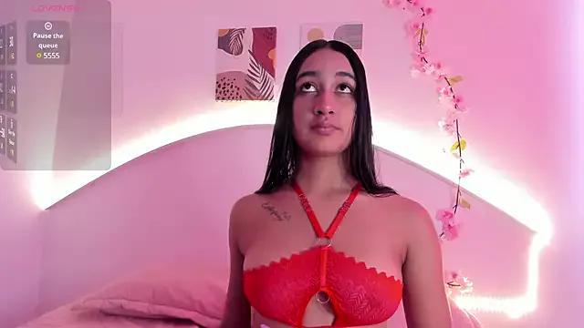 Discover our girls online shows and discover the company of countless livestreamers, with stunning shapes, sex toys and more.