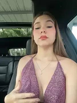 Nikii__ on StripChat