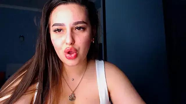 Discover our girls online shows and discover the company of countless livestreamers, with stunning shapes, sex toys and more.
