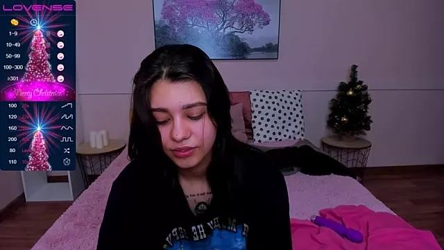 Discover our girls online shows and discover the company of countless livestreamers, with stunning shapes, sex toys and more.