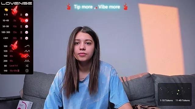NikkiBloomz from StripChat