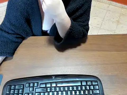 NikkiHolland from StripChat
