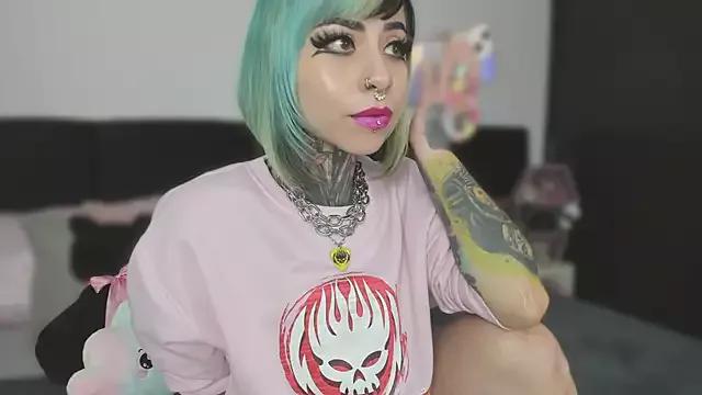 Discover our girls online shows and discover the company of countless livestreamers, with stunning shapes, sex toys and more.