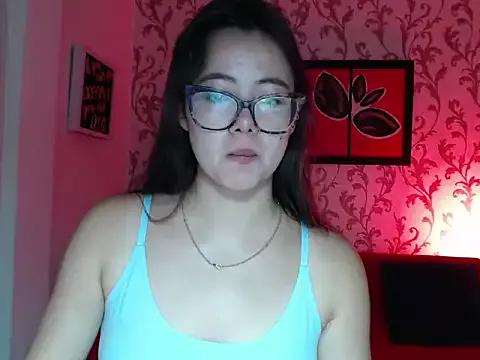 Discover our girls online shows and discover the company of countless livestreamers, with stunning shapes, sex toys and more.