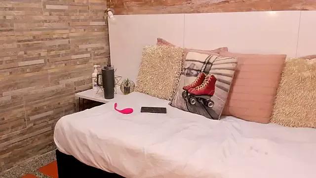 Nikky_Bender from StripChat