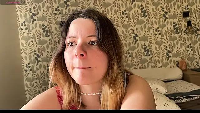 Discover our girls online shows and discover the company of countless livestreamers, with stunning shapes, sex toys and more.