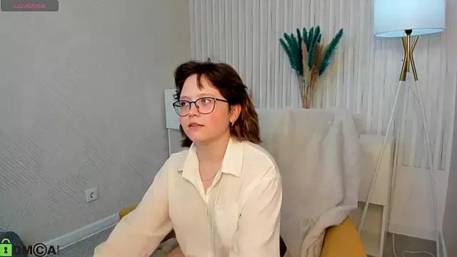 Nina_Lunaa from StripChat