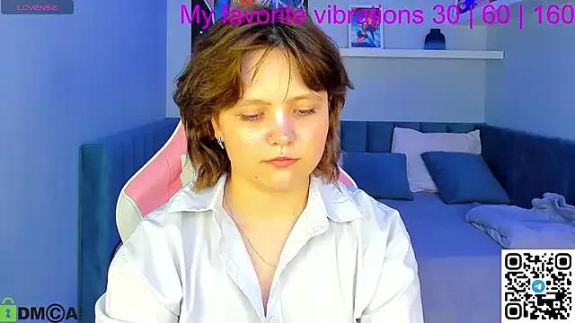 Nina_Lunaa from StripChat