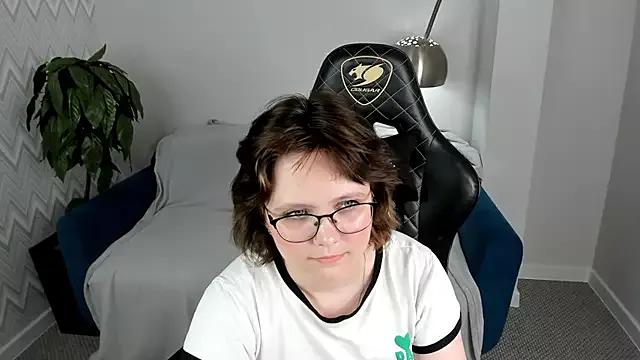 Nina_Lunaa from StripChat