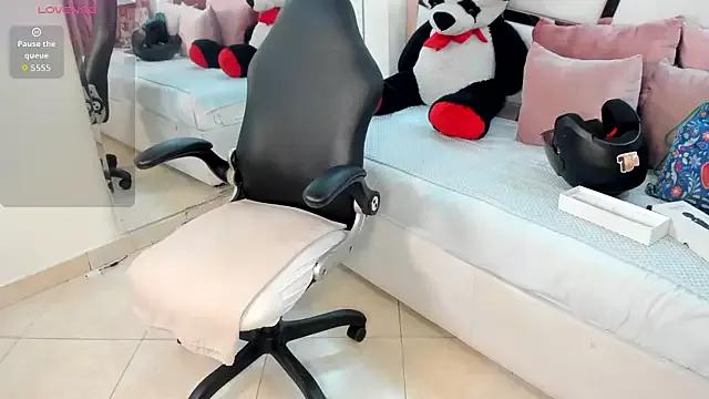 nina_meduxx from StripChat is Freechat