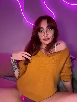 Discover our girls online shows and discover the company of countless livestreamers, with stunning shapes, sex toys and more.