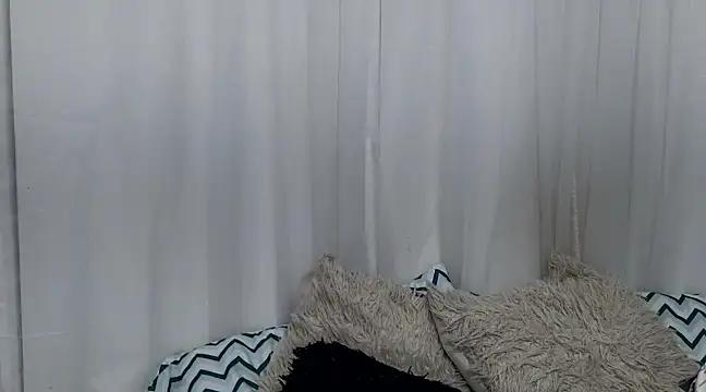 ninaa_fox from StripChat