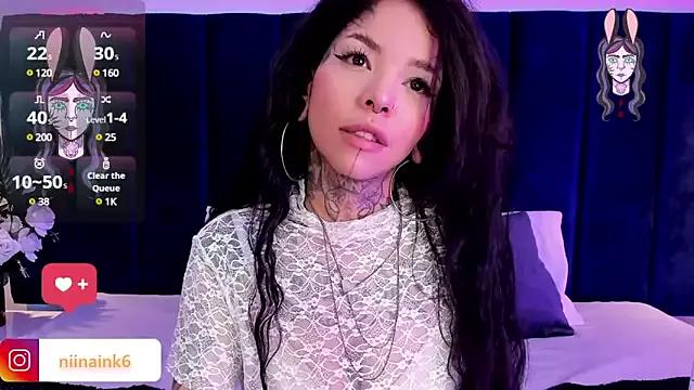 Discover our girls online shows and discover the company of countless livestreamers, with stunning shapes, sex toys and more.