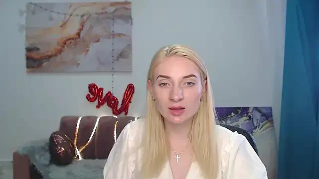 NinaRichiS from StripChat