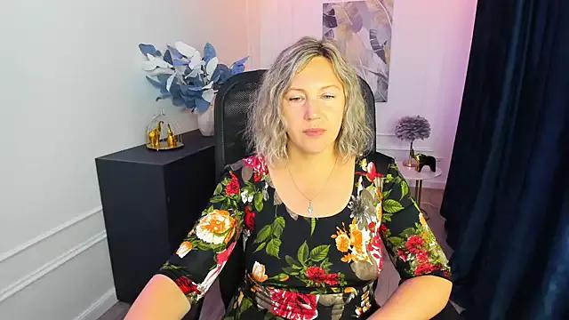 Discover our girls online shows and discover the company of countless livestreamers, with stunning shapes, sex toys and more.