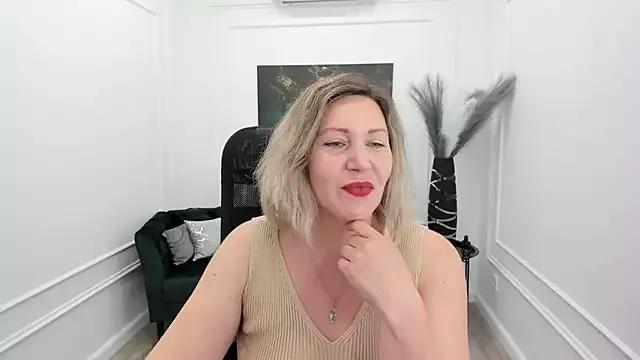 Discover our girls online shows and discover the company of countless livestreamers, with stunning shapes, sex toys and more.
