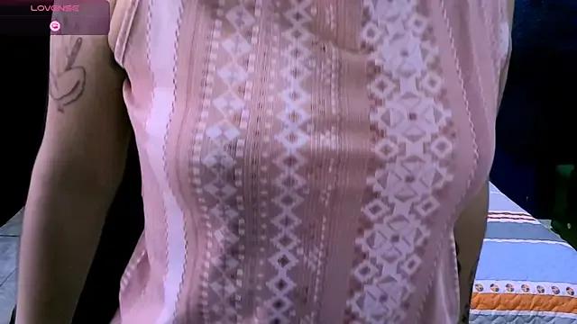 NinaYellow from StripChat
