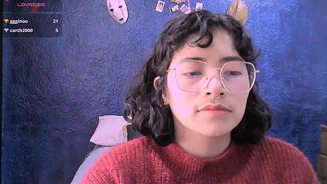 NinaYellow from StripChat