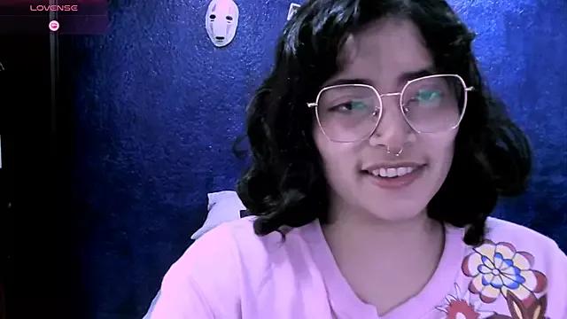 NinaYellow from StripChat