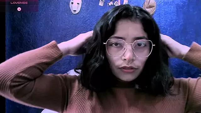 NinaYellow from StripChat