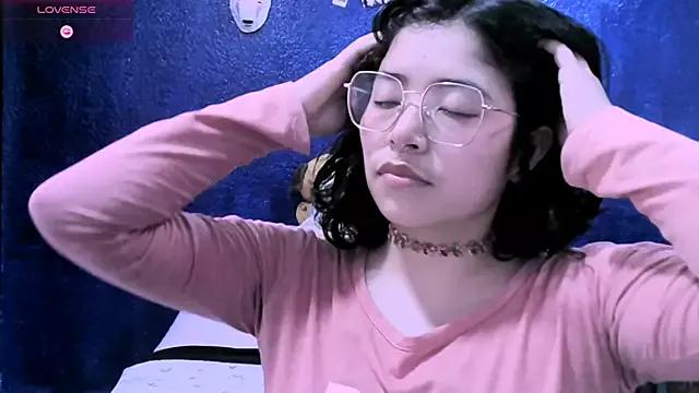 NinaYellow from StripChat
