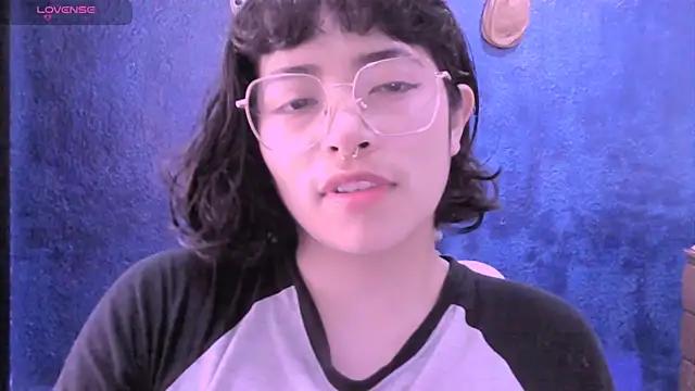 NinaYellow from StripChat