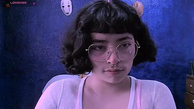 NinaYellow from StripChat