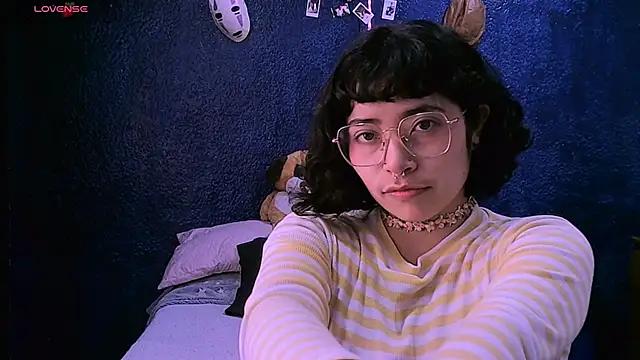 NinaYellow from StripChat