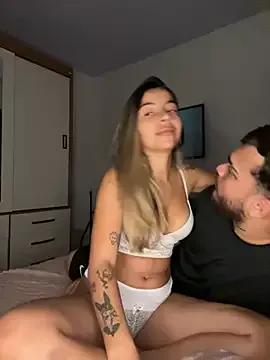 Discover our girls online shows and discover the company of countless livestreamers, with stunning shapes, sex toys and more.