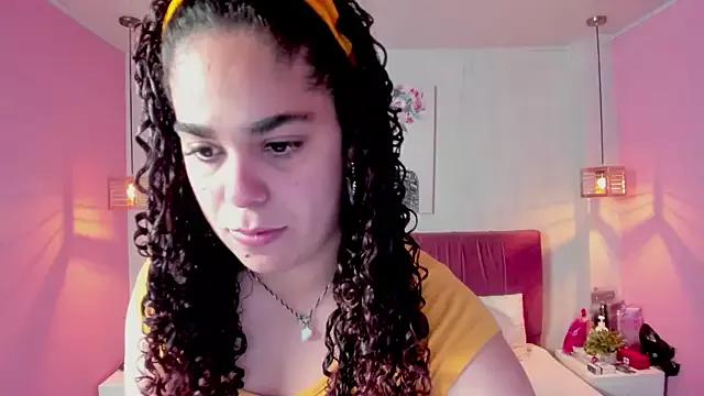 ninna_curly from StripChat