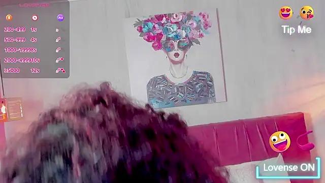 ninna_curly from StripChat