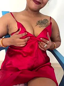 Discover our girls online shows and discover the company of countless livestreamers, with stunning shapes, sex toys and more.
