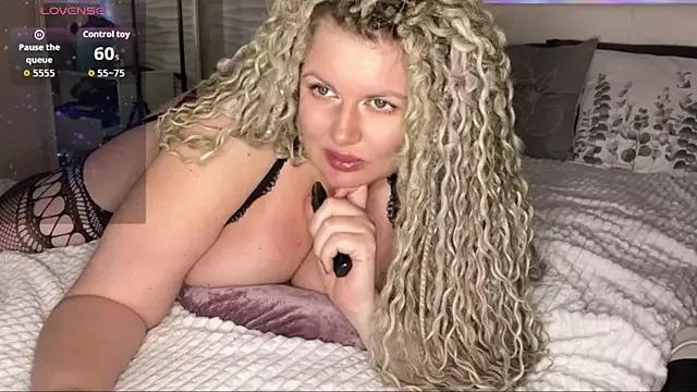 Nivika from StripChat