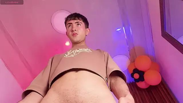 Noah_Xitruxx from StripChat is Freechat