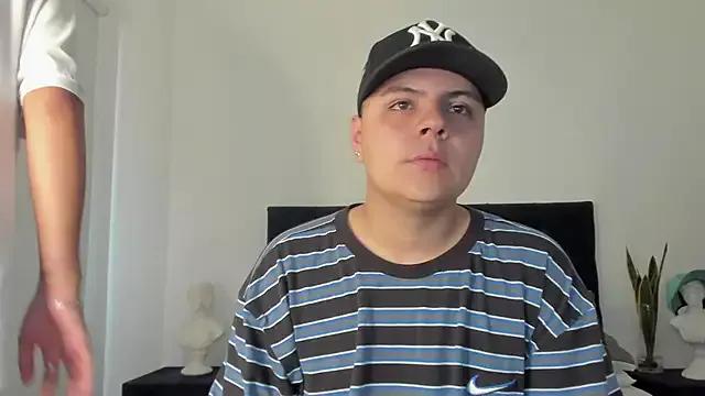 NoahLux from StripChat is Freechat