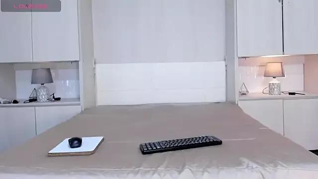 Discover our girls online shows and discover the company of countless livestreamers, with stunning shapes, sex toys and more.
