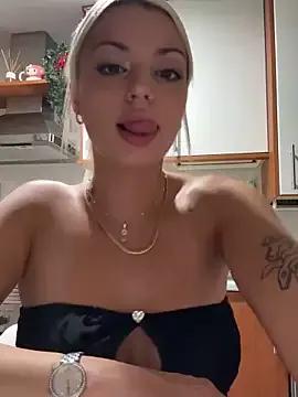 Noeliagglow webcams show profile image 