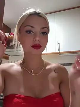 Discover our girls online shows and discover the company of countless livestreamers, with stunning shapes, sex toys and more.