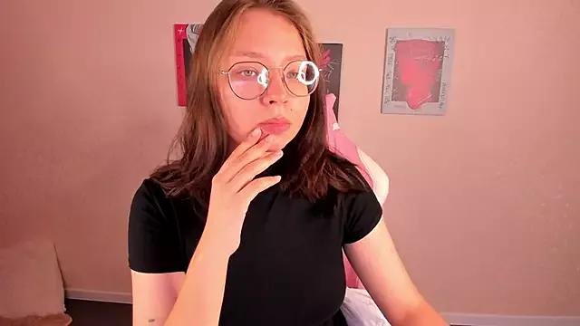 Noora_Moore from StripChat is Freechat