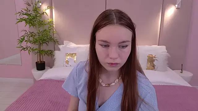 Discover our girls online shows and discover the company of countless livestreamers, with stunning shapes, sex toys and more.