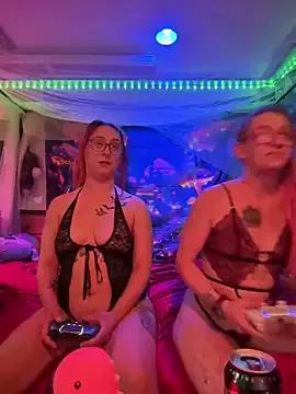 Discover our girls online shows and discover the company of countless livestreamers, with stunning shapes, sex toys and more.