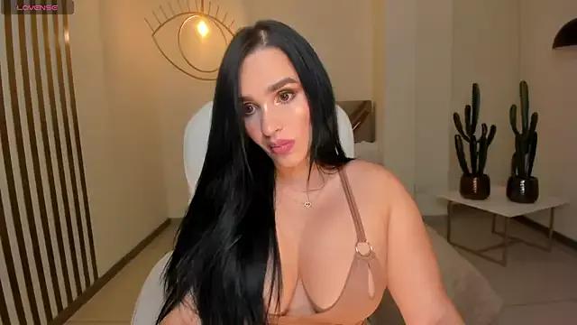 Discover our girls online shows and discover the company of countless livestreamers, with stunning shapes, sex toys and more.