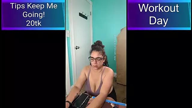 nsfwismorefun from StripChat is Freechat