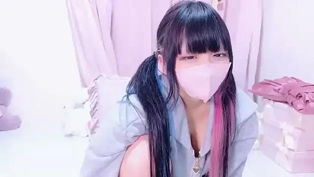 Discover our girls online shows and discover the company of countless livestreamers, with stunning shapes, sex toys and more.