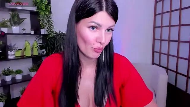 Discover our girls online shows and discover the company of countless livestreamers, with stunning shapes, sex toys and more.