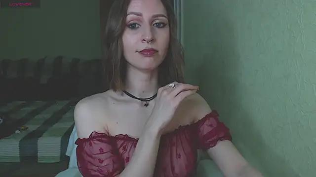 Discover our girls online shows and discover the company of countless livestreamers, with stunning shapes, sex toys and more.