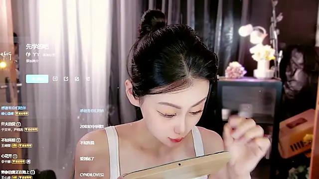 Discover our girls online shows and discover the company of countless livestreamers, with stunning shapes, sex toys and more.