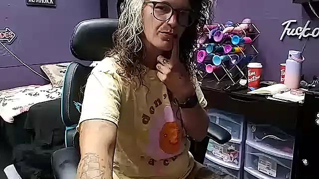 oddywithabody from StripChat
